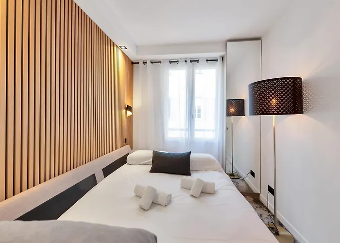 Le Napoleon Chic Et Moderne, L'endroit Parfait Au Coeur De La Banane Daire Cannes